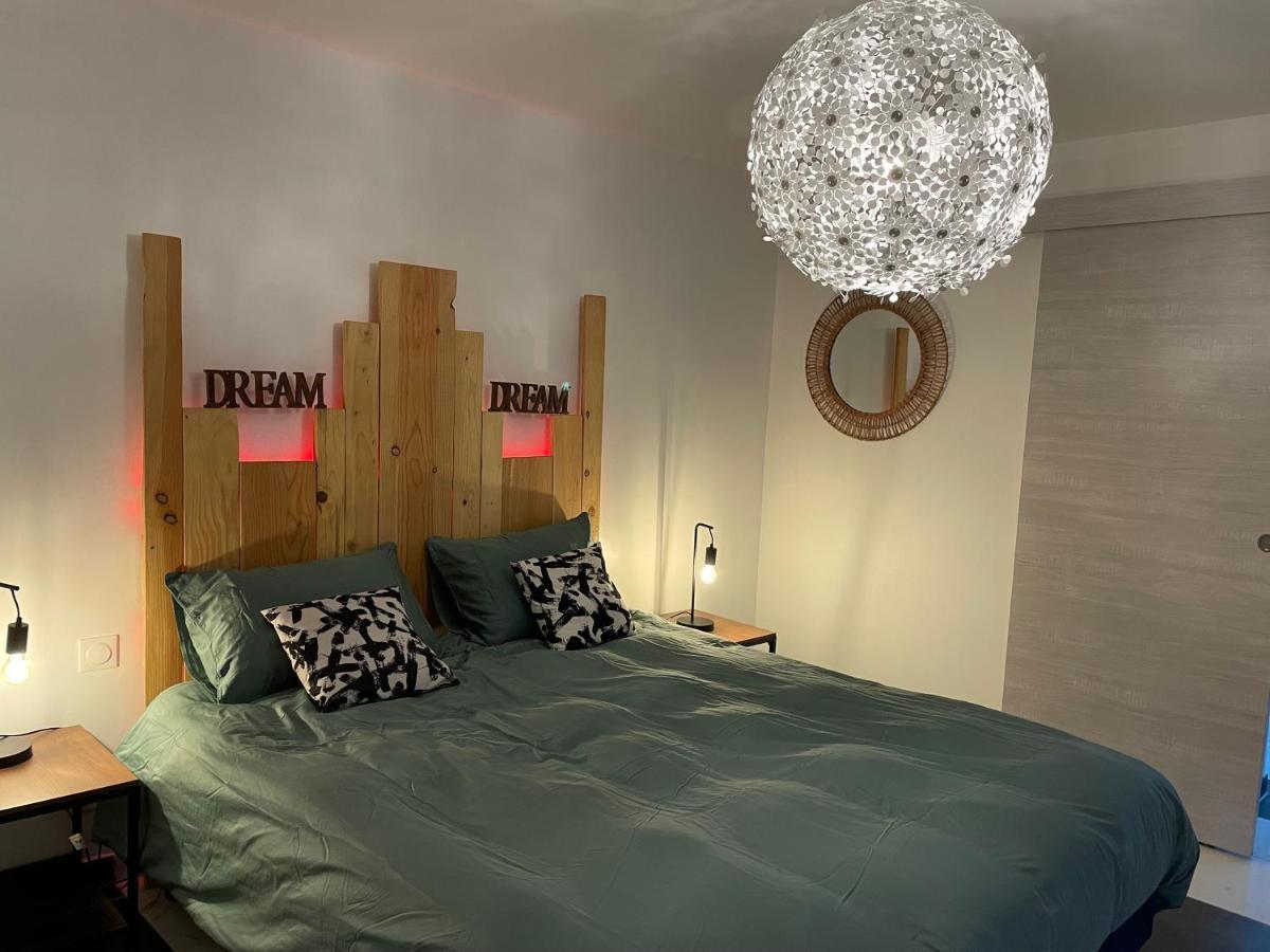 Reve De Panda Avec Sauna Et Jacuzzi Privatif Abrest Exterior foto