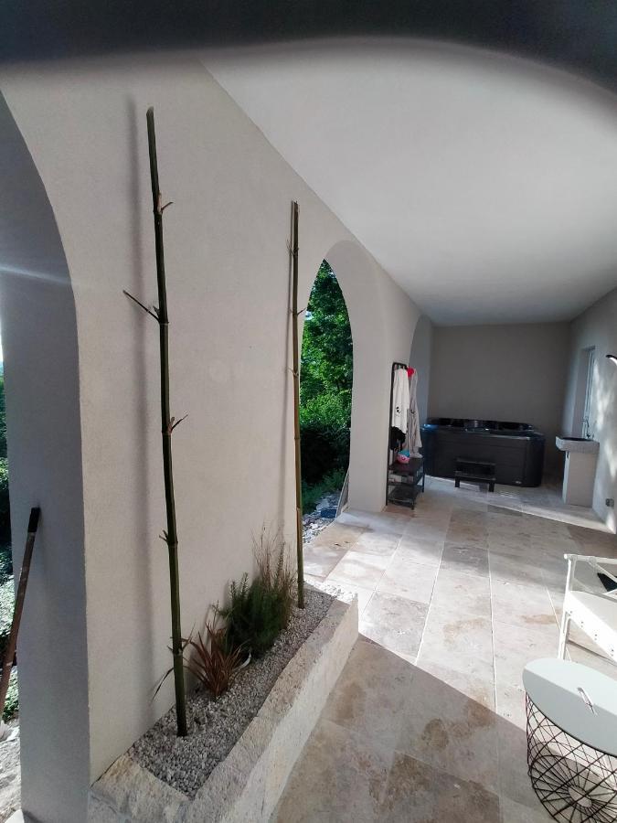 Reve De Panda Avec Sauna Et Jacuzzi Privatif Abrest Exterior foto
